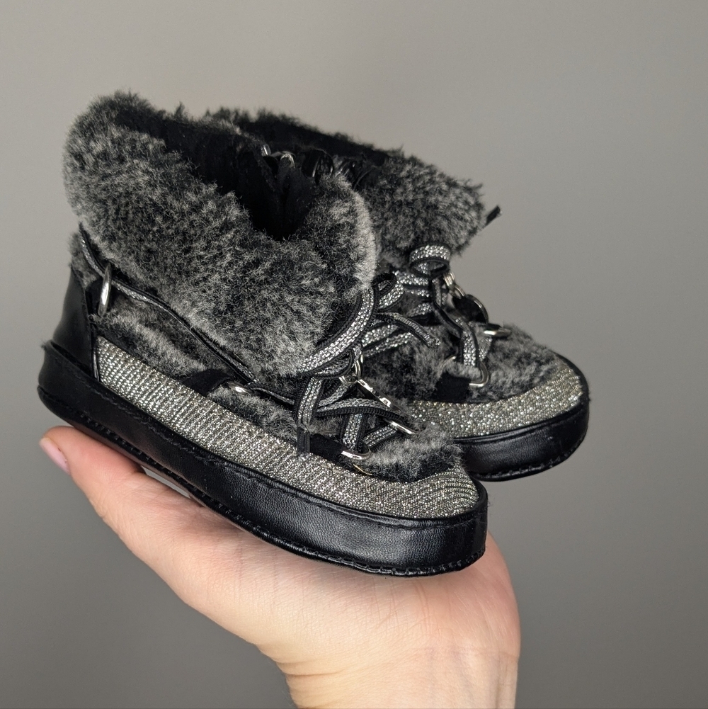 Stuart Weitzman Faux Fur Baby Booties- Black And Grey Size 4 Baby Shoes - Picture 2 of 7